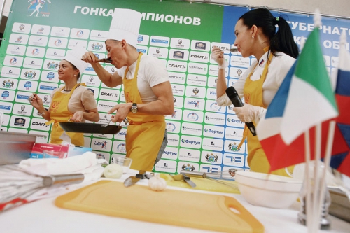 Кулинарный поединок между участниками "Гонки чемпионов" и "Приза губернатора Тюменской области"