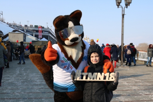 Талисман Кубка мира по биатлону в Тюмени прогулялся по набережной 23 Февраля